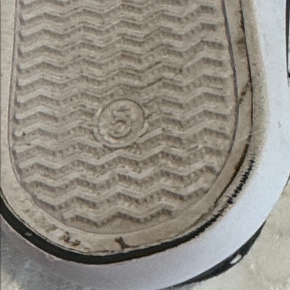 🌟3/$15🌟 🎃 Tommy Bahama Slip On Sneakers. Size 5. - Picture 7 of 8